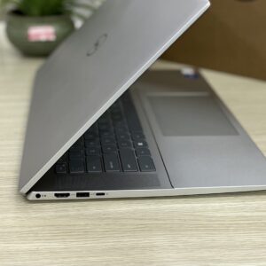 Laptop Dell Inspiron 16 5620 Core I7 -1240P/ RAM 16GB/ SSD 512GB / 16