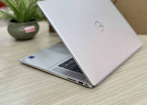 Laptop Dell Inspiron 16 5620 Core I7 -1240P/ RAM 16GB/ SSD 512GB / 16" FHD (như mới) còn không?