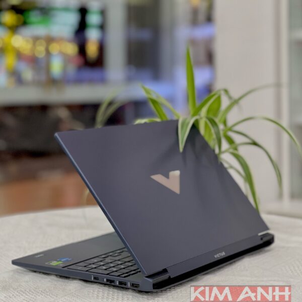 Laptop HP Gaming Victus 15 mới 100% có cấu hình Core i5-13420H, RAM 8GB, SSD 512GB, RTX 3050, màn hình 15.6" FHD 144Hz không?
