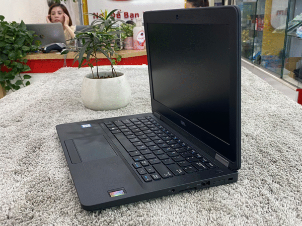 Thông tin về Laptop cũ Dell latitude E5270 core i7?