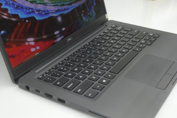Tìm mua Laptop Cũ Dell Latitude 7400 Core i7-8665U/ RAM 8GB/ SSD 256GB/ 14" FHD?